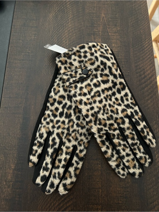 Accessories - Leopard Print Women's Touchscreen Gloves - Black and Cream